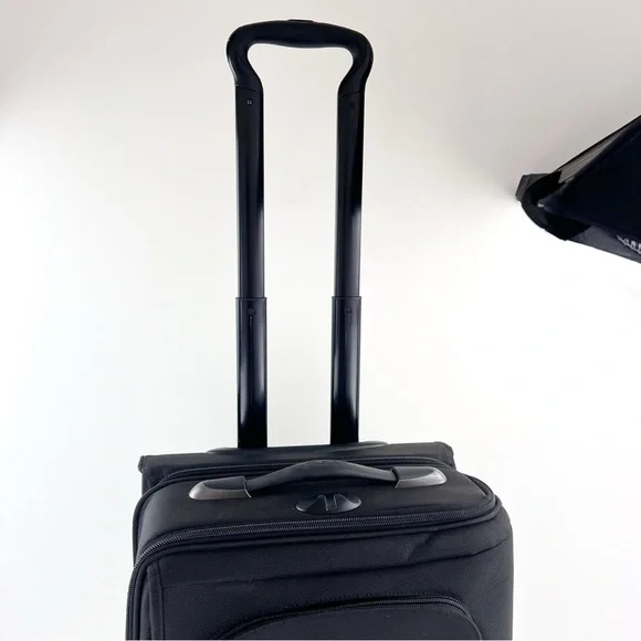 TUMI BLK UPRIGHT ROLLING EXPANDABLE +GARMENT SLEEVE #22034D4-CARRYON - Picture 9 of 16